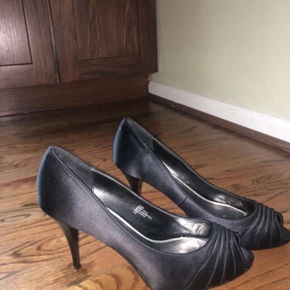 White House Black Market Black Satin Heels Sz 9.5 - Picture 2 of 5